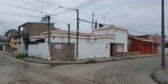 G. Artigas esquina A. Saravia.-