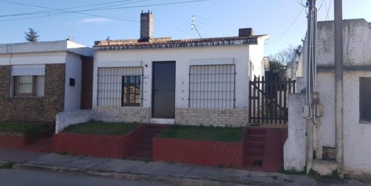 A. Saravia y T. González, VENTA.-